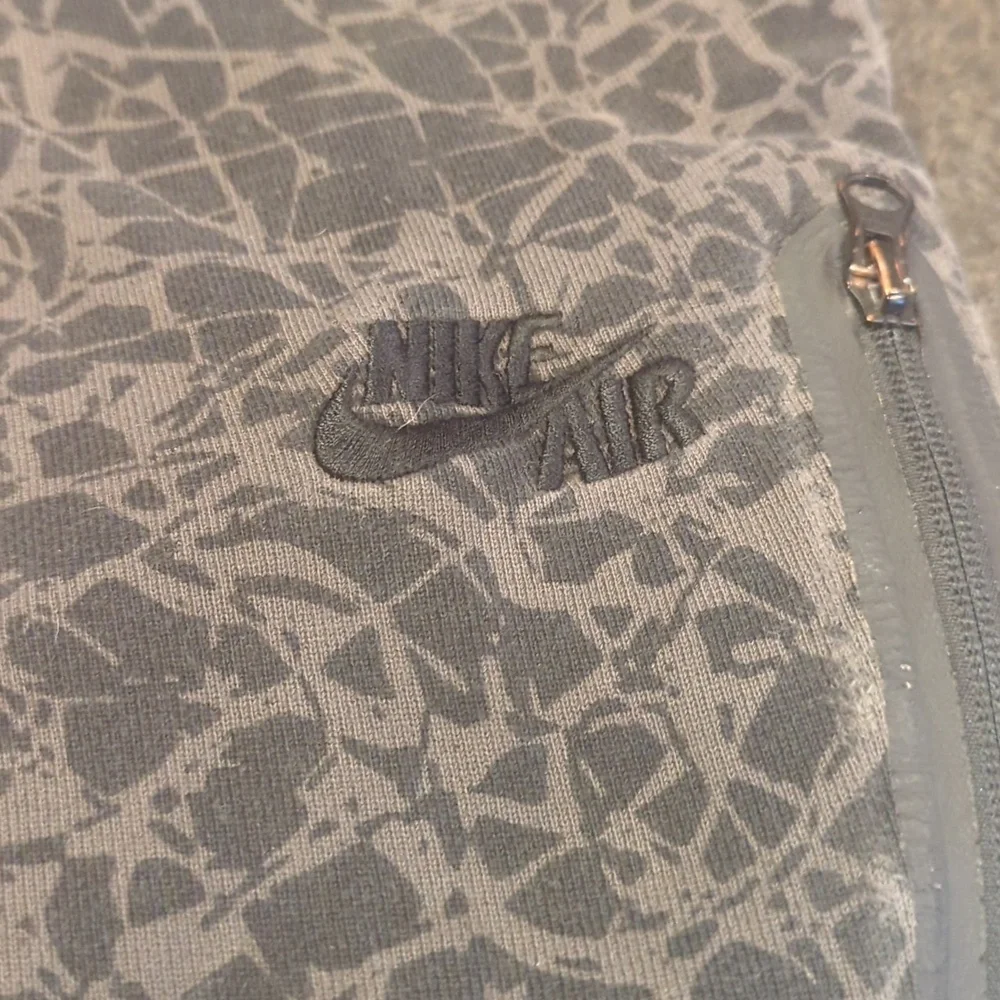 Nike Air Joggers - Picture 2 of 8